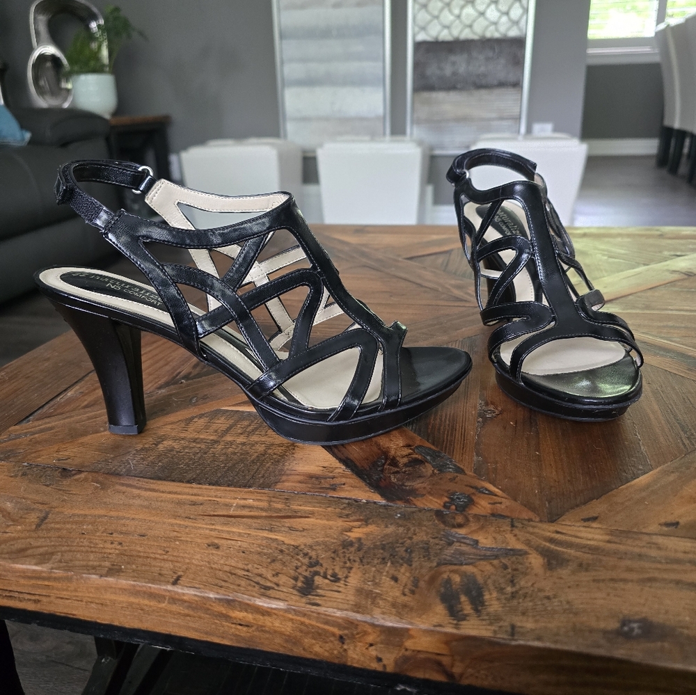 Like New Black Strappy Naturalizer Platform Sandals 8.5